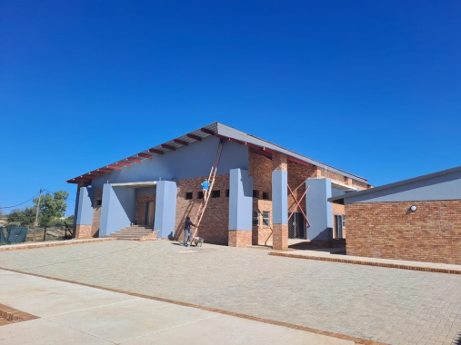 Assembly area roof structure